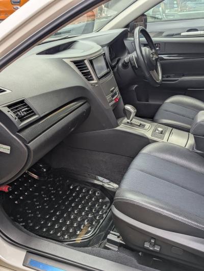 Subaru Outback 2012 1